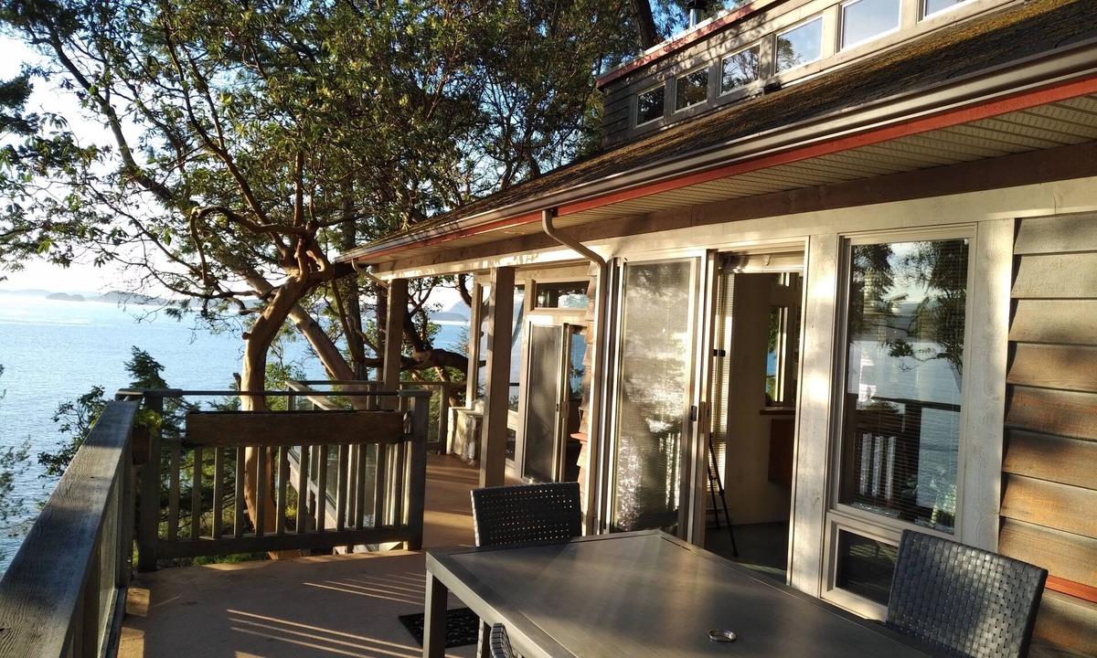 Pender Island House | Waterfront home with stunning views, surrounded by nature.