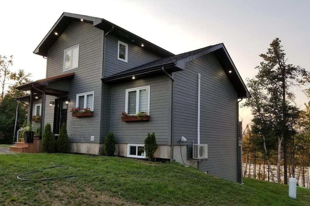 Acadian Peninsula Cottage | Waterfront property on Pokemouche River, NB