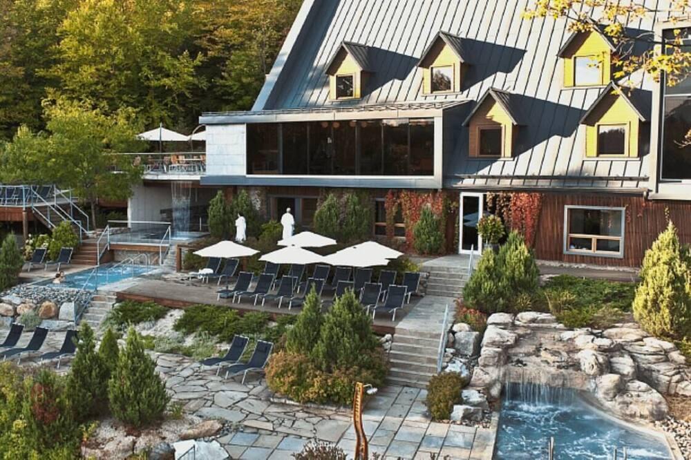 Potton Ski Chalet | Waterfront* SPA, Wood fireplace, Ski mountain