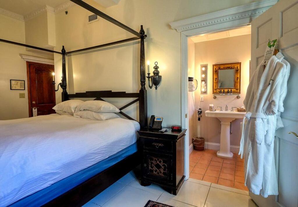 Williamsburg Hotel | Wedmore Place