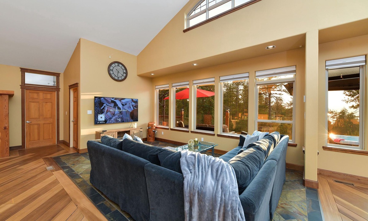 Sooke House | West Coast Ocean View Estate