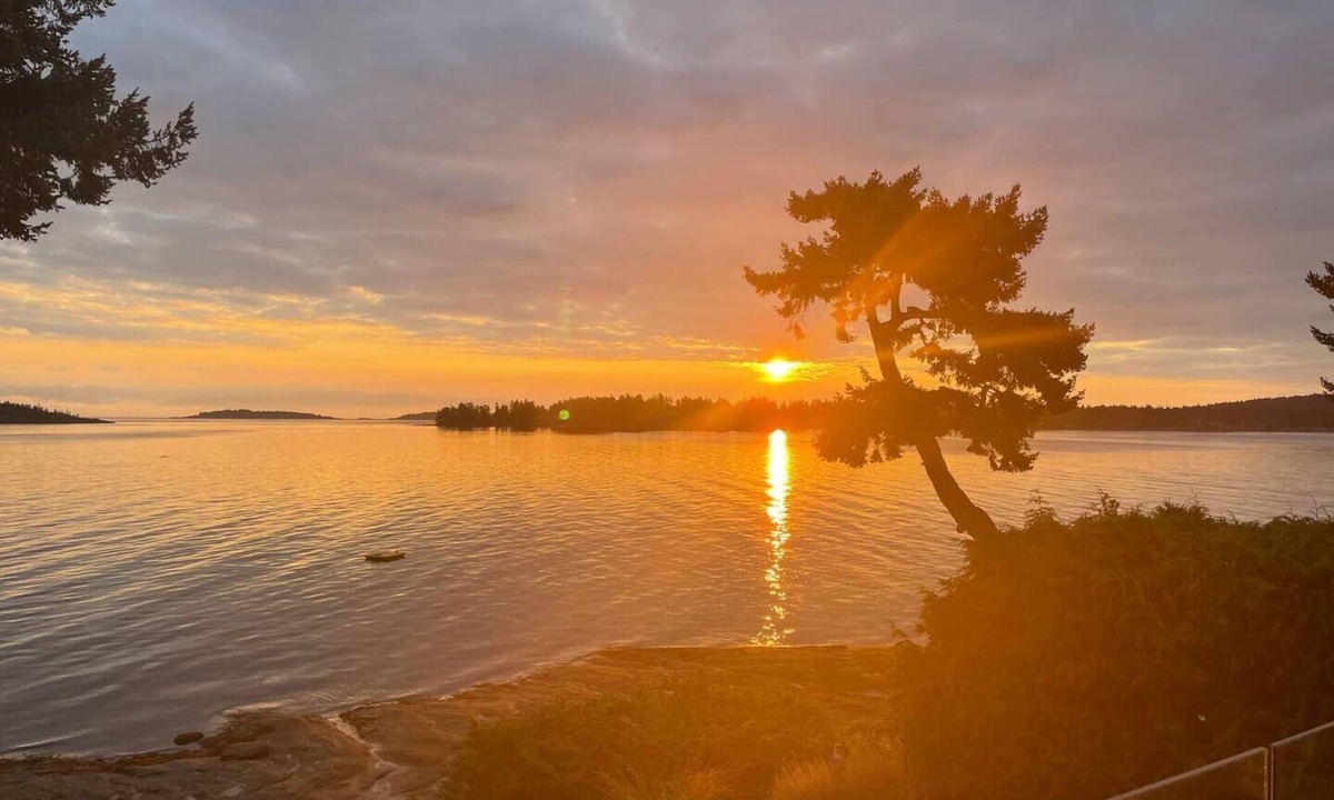 Regional District of Nanaimo Condo | Westcoast paradise beside the sea