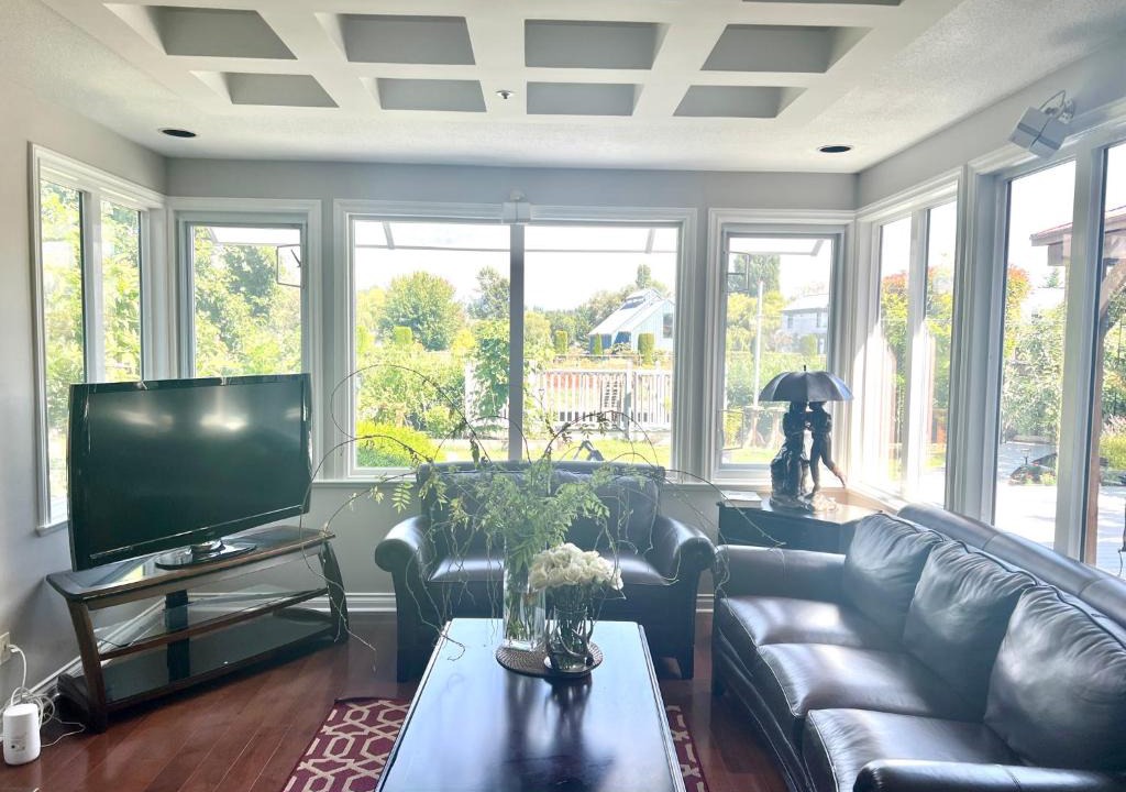 Richmond Villa | WestDockHouse -Riverside 4BR Villa with Private Dock near UBC & Golf & Airport