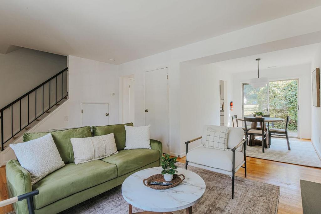 Jefferson Park Avenue Apartment | Westerly Haven B
