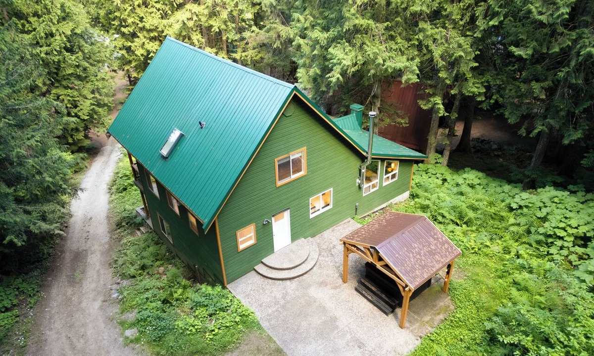 Sunshine Valley Cabin | Whispering Forest Retreat w/private hot tub