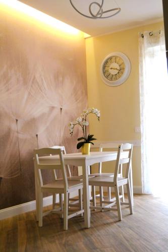 Torre Angela Apartment | White Apartment - Metro C