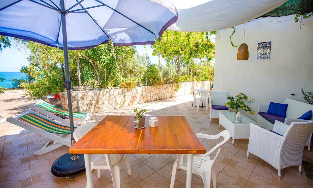 Pollina Apartment | White House "Rais Gerbi" apartment "Gerbi" in sea villa near Cefalù