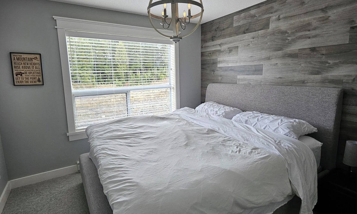 Courtenay Condo | White-Tail Hollow (309 - 1105 Henry Rd)