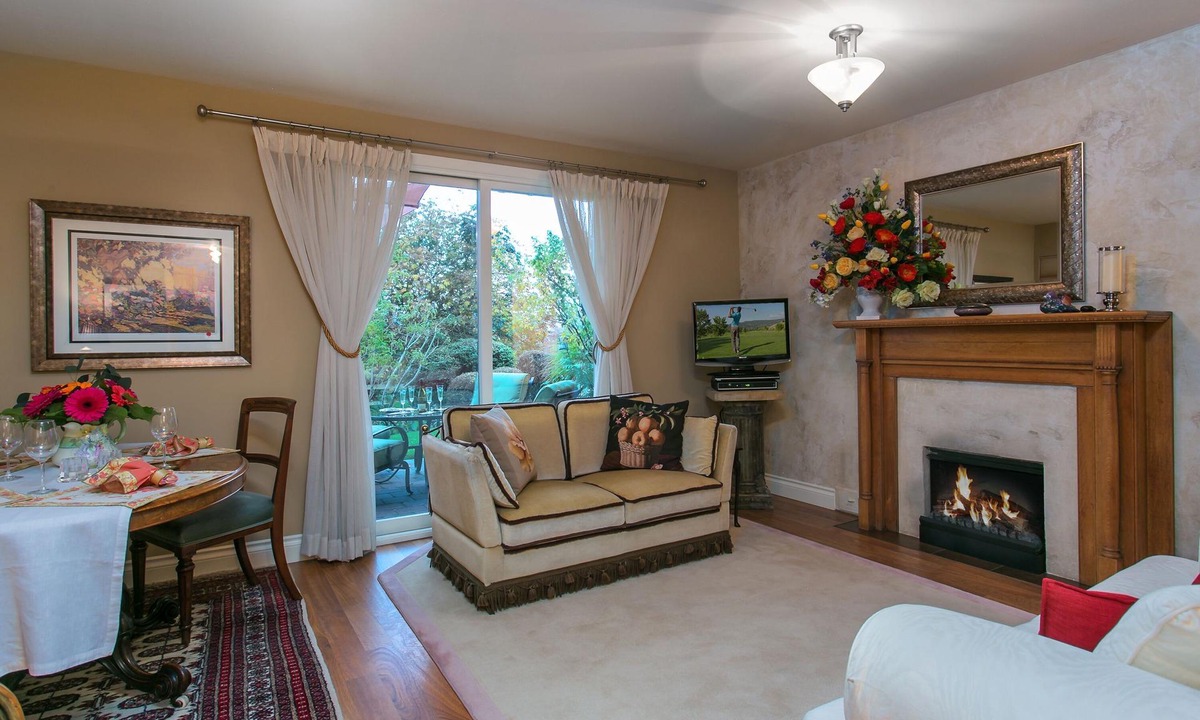 Saanichton House | WolfShire - Sunrise - Beauty and Serenity in the Valley