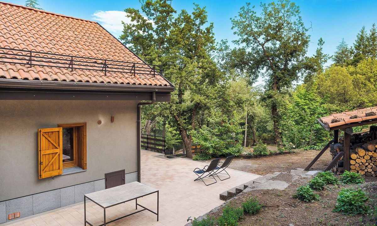 Linguaglossa Villa | Wonderful private villa for 6 guests with A/C, WIFI, TV, terrace and panoramic view