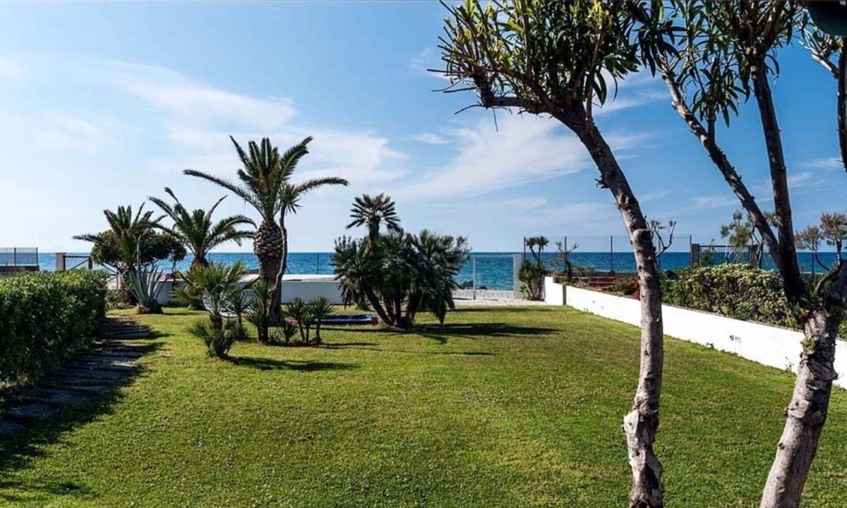 Torregrotta Villa | Wonderful private villa for 5 guests with A/C, WIFI, hot tub, TV, terrace and panoramic view