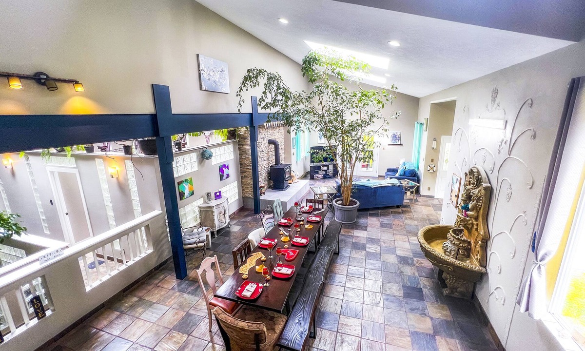 East Sooke Villa | Wonderland Mansion @ Serenity Lodges