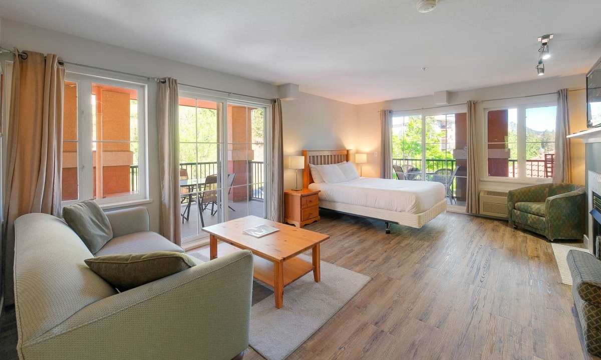 Quail Ridge Apartment | Wraparound Deck - 208B