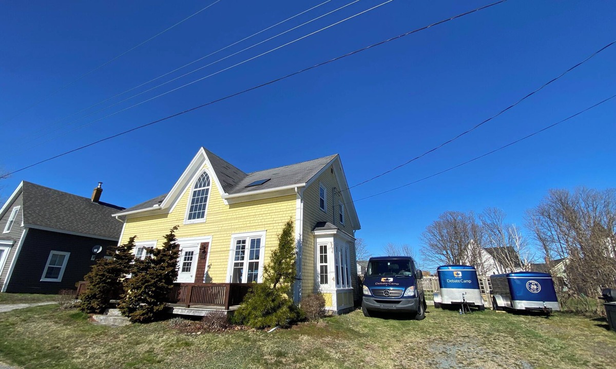 Ragged Island House | Yellow House-minutes from the park, beach, and walking trail-Pet Friendly
