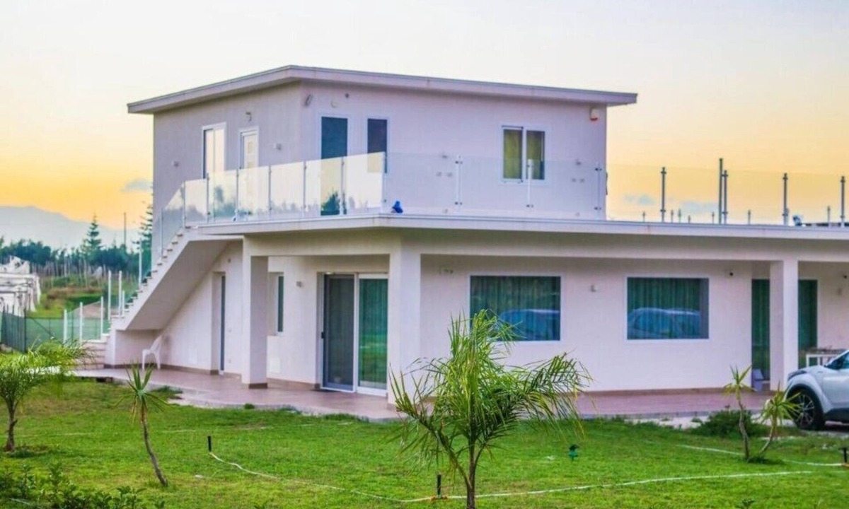 Partinico Apartment | Yellow Sun