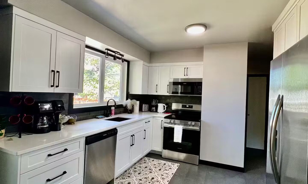 South Lethbridge House | Your Home away from Home.