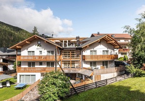 Apartment "Set Residenz Bun Sté" with Mountain View, Sauna & Balcony