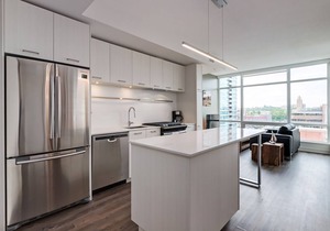 Corporate Stays - Sleek 1BR Urban Retreat with High-End Amenities and Style