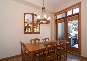 Executive Peaceful mountain retreat! SKI IN/SKI OUT. Mountain Views! Double garagern2 level home in Whistler