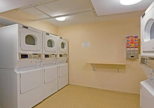 Just Minutes to Old Port! 3 Classy Units, Shopping & Dining, Full Kitchens