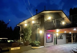 Kitchenette room in beautiful Radium Hot Springs