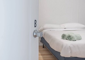 Luxurious, Private Bedroom - Heart of Montreal