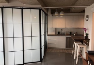 Luxury Downtown Vancouver Condo in Trendy Gastown, w/Private South-facing Deck