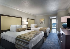 Oceanfront Suite at Coral Beach Resort - Full Access to Amenities!