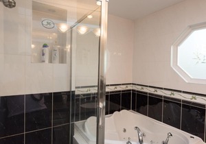 Park House - Master Bedroom with ensuite