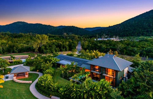 Airlie Beach House | 422 m² House ∙ 4 bedrooms ∙ 8 guests