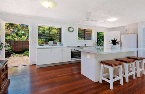 Kings Beach House | 5 Margaret St Kings Beach QLD