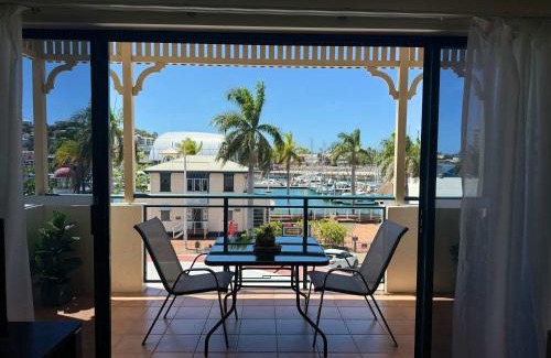 South Townsville Apartment | Marina View Apartment - Steps away from CBD, Ferry & Stadium
