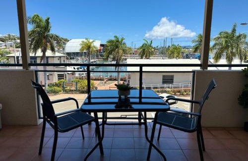 South Townsville Apartment | Marina View Apartment - Steps away from CBD, Ferry & Stadium