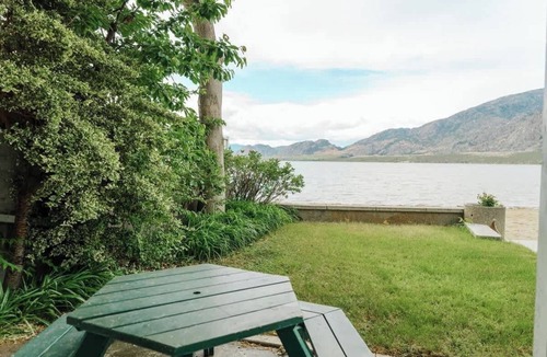 Osoyoos Apartment | 1 BR Courtyard Suite 3 Green Gables Resort