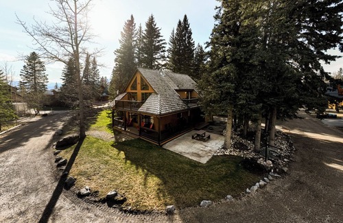 Jasper East Cabin | #140 Three Bedroom Chalet