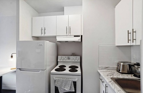 Plateau Mont Royal Apartment | #162 Modern Studio in Plateau Mont-Royal
