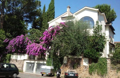 Monte Sacro Apartment | 1st floor apartment in a 3 storey villa with garden, bus/metro close by