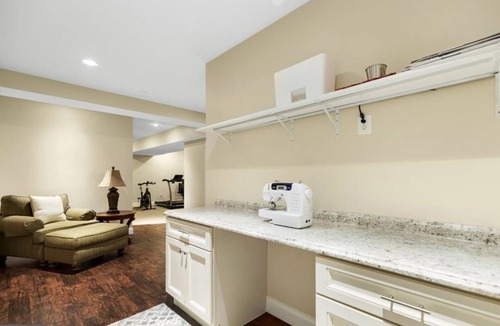 Cedar Mountain Apartment | 2/2 bath large private apartment , eat in kitchen living room, gym & laundry