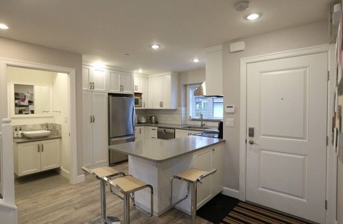Arbutus Ridge House | 2 bd, 1.5 bathroom cottage at Vancouver Traveller B&B