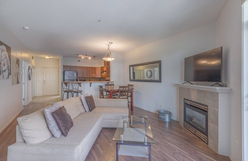 North End Condo | 2 Bdrm and 2 bath - Lakeview condo
