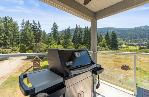 Vernon House | 2 bed 1 bath suite in North BX, on the outskirts of Vernon. Set on a acreage