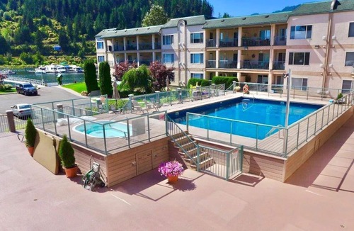 Sicamous Condo | 2 Bed 2 Bath Condo with boat slip & seasonal pool + hot tub