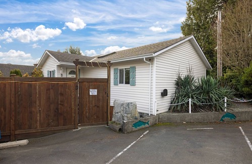 Sooke Cabin | 2 Bed Cabin, Oceanfront Property, Hot Tub