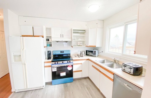 Ranchlands House | 2 Bed rooms, 3 beds with garage for a cozy stay in Calgary