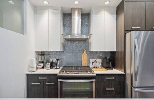 Connaught Apartment | 2 Bedroom 2BAth |Entire Apt in Beltline| Underground Parking