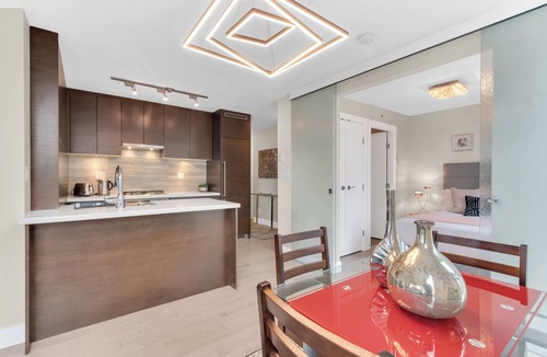 Yaletown Apartment | 2-bedroom apartment in upscale downtown Vancouver with jaccuzi and sauna