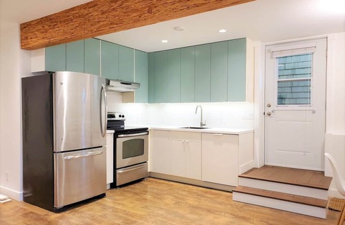 Kensington-Cedar Cottage House | ❤ 2 BEDROOM Charmer - Minutes to downtown - FREE Parking