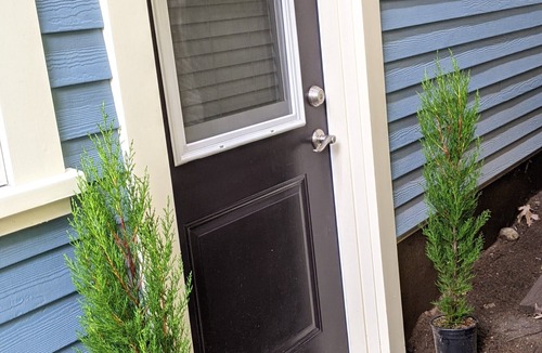 Kensington-Cedar Cottage House | ❤ 2 BEDROOM Charmer - Minutes to downtown - FREE Parking