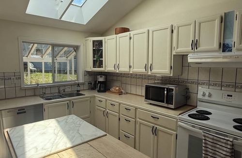 Vesuvius Cottage | 2 Bedroom Semi-Waterfront Cottage in Vesuvius, Salt Spring Island