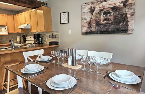 Panorama Apartment | 2 bedroom w/loft at Horsethief